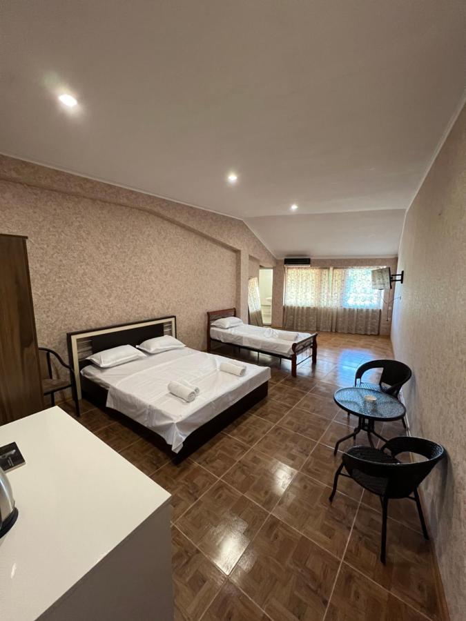 Twins Guest House Batumi Exterior photo