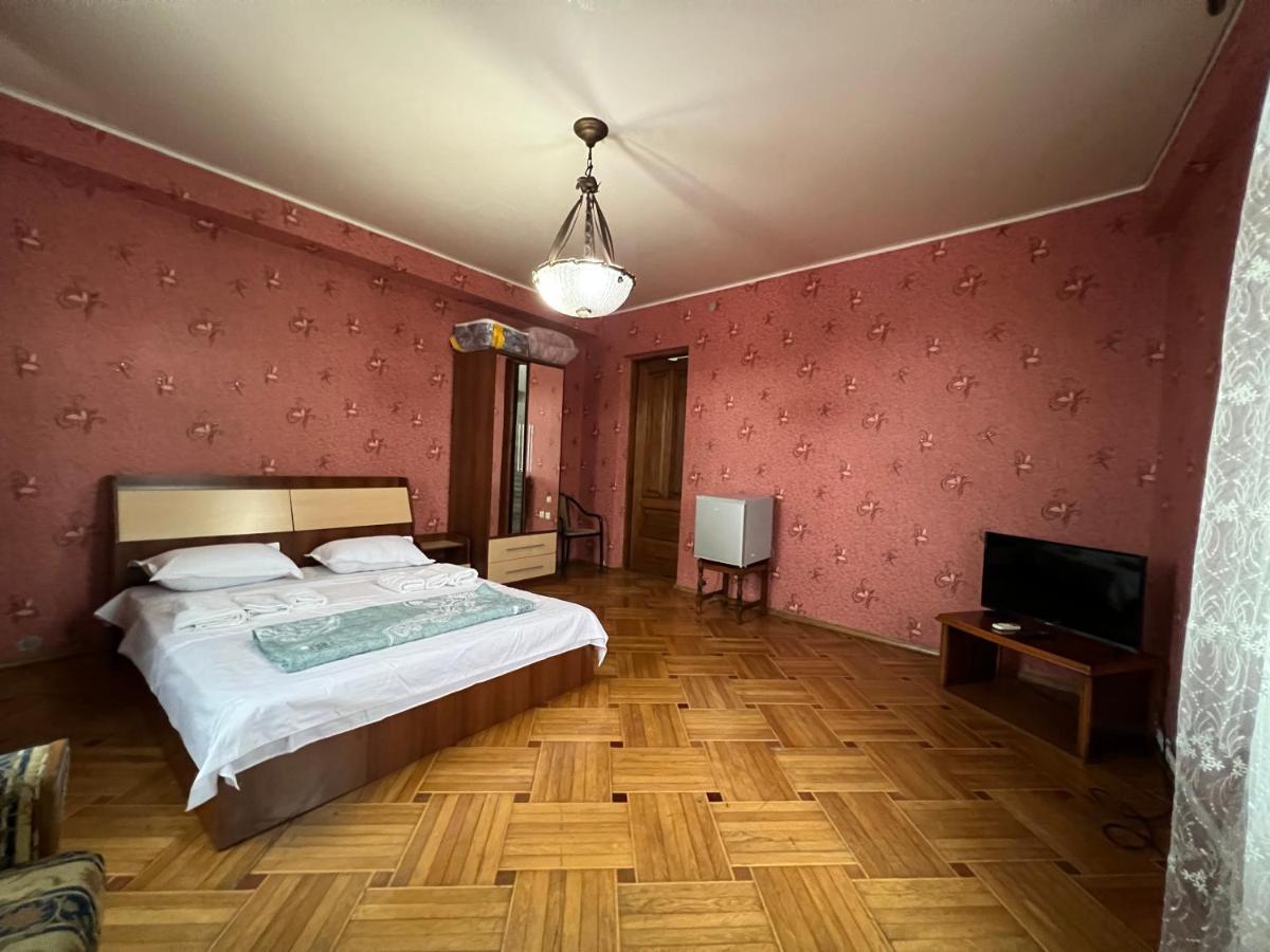 Twins Guest House Batumi Exterior photo