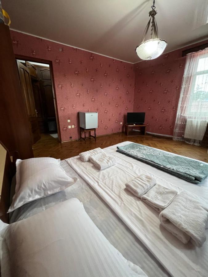 Twins Guest House Batumi Exterior photo